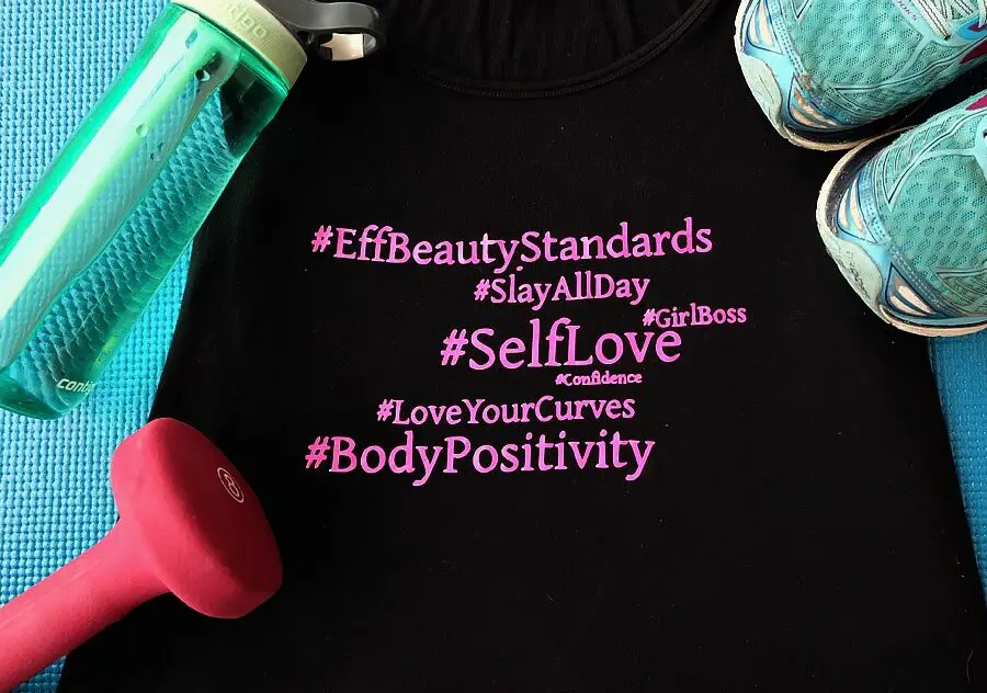 Top de entrenamiento DIY con hashtag positivo para el cuerpo, arte de palabras - Hello Creative Family